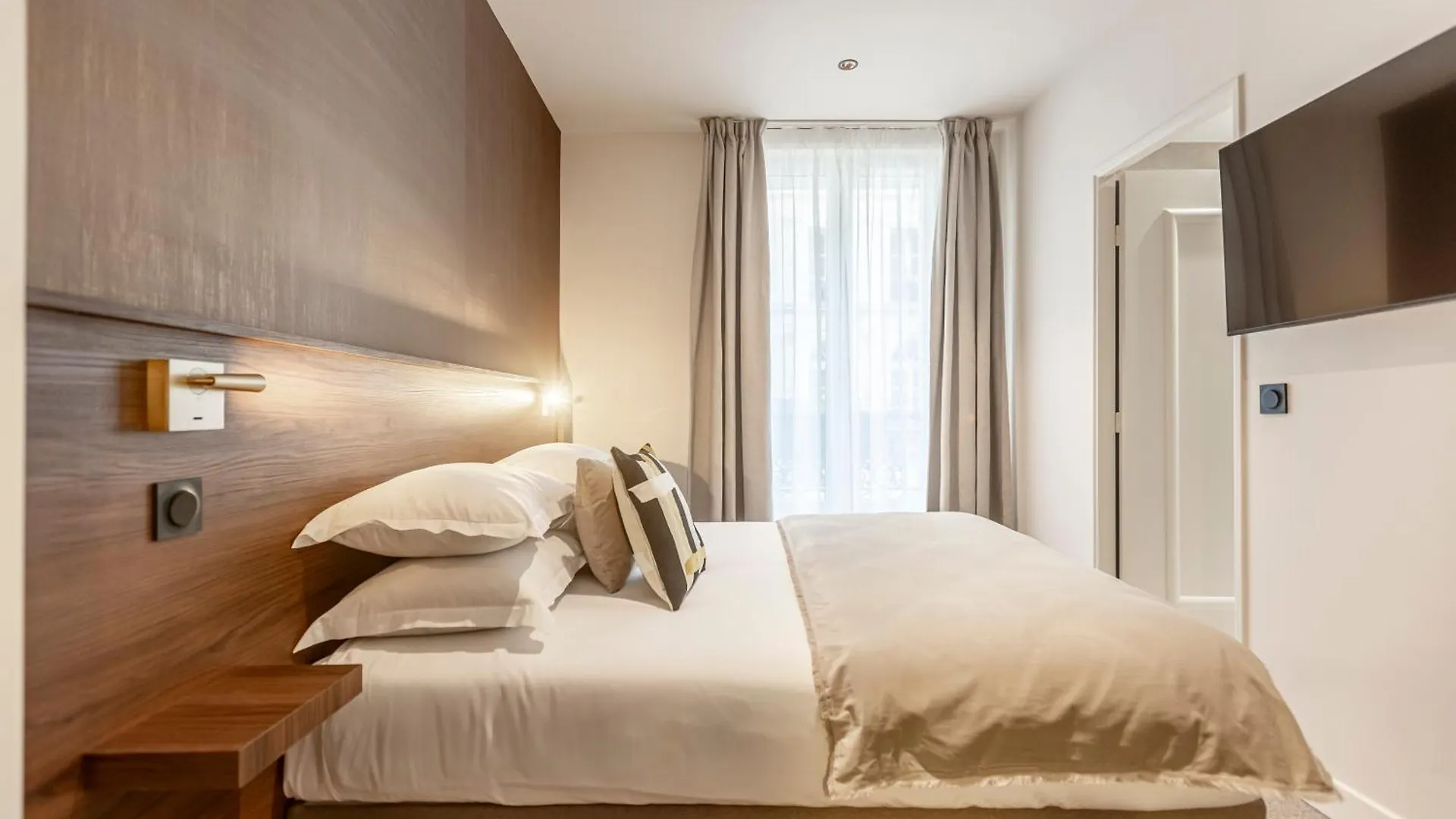 Le Madame By Sweett Hotel Paris 4*,